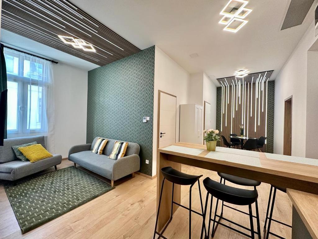 Apartman At Gozsdu Courtyard #partyzone #downtown #freeparking