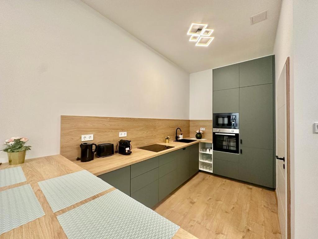 Apartman At Gozsdu Courtyard #partyzone #downtown #freeparking *