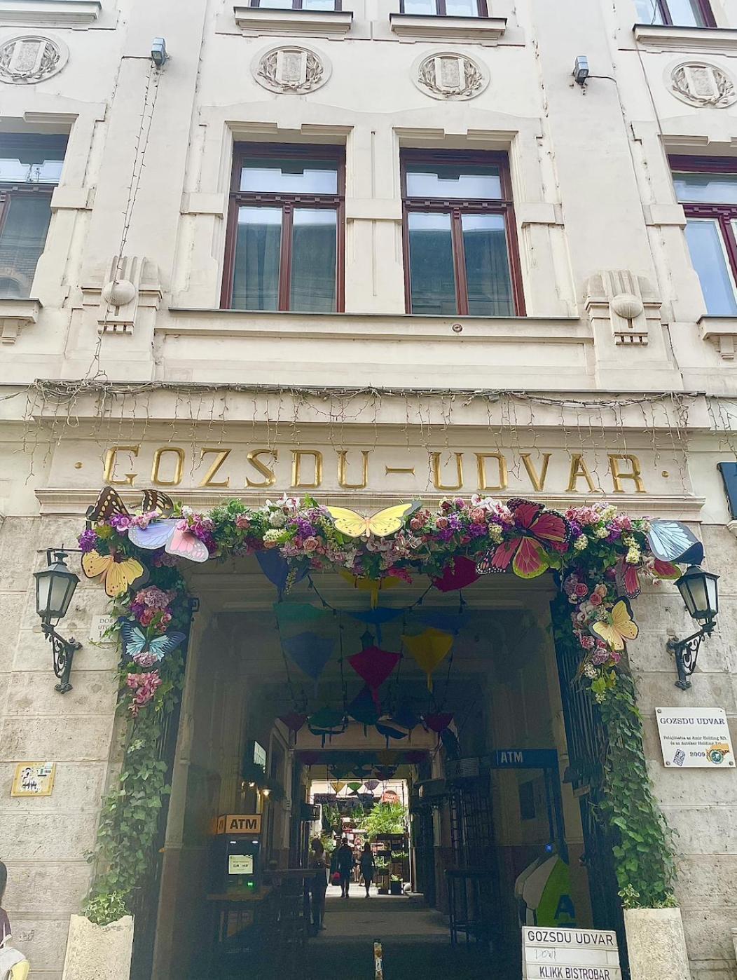 At Gozsdu Courtyard #partyzone #downtown #freeparking Apartman Budapest
